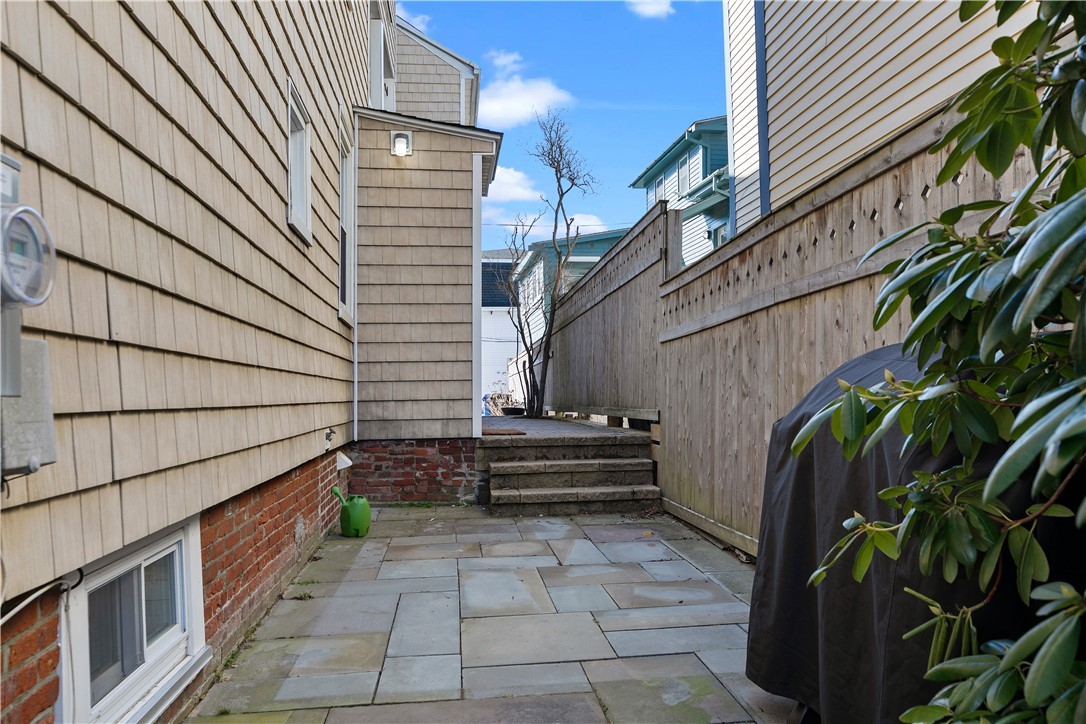 Newport, Rhode Island 02840, United States, 1 Bedroom Bedrooms, ,1 BathroomBathrooms,Residential,Pending,86781