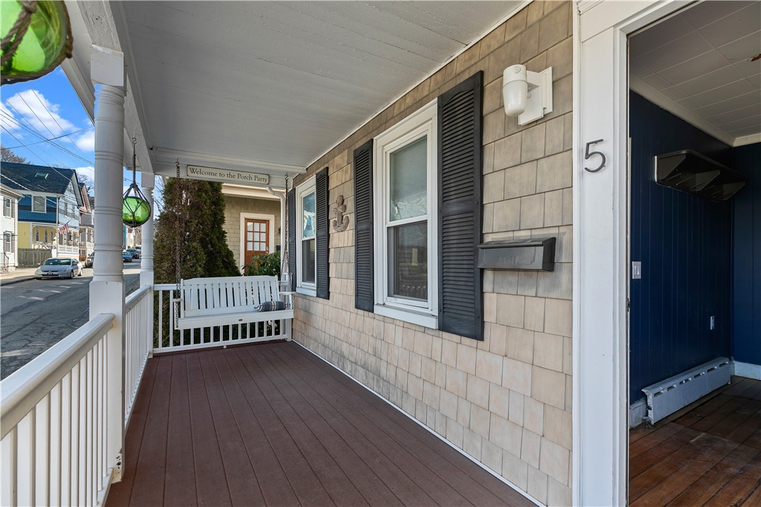 Newport, Rhode Island 02840, United States, 1 Bedroom Bedrooms, ,1 BathroomBathrooms,Residential,Pending,86781