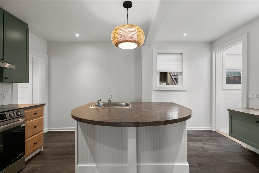 Newport, Rhode Island 02840, United States, 1 Bedroom Bedrooms, ,1 BathroomBathrooms,Residential,Pending,86781