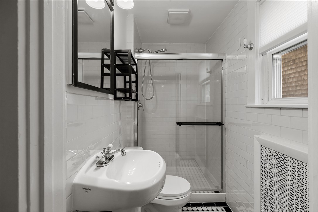 Newport, Rhode Island 02840, United States, 1 Bedroom Bedrooms, ,1 BathroomBathrooms,Residential,Pending,86781