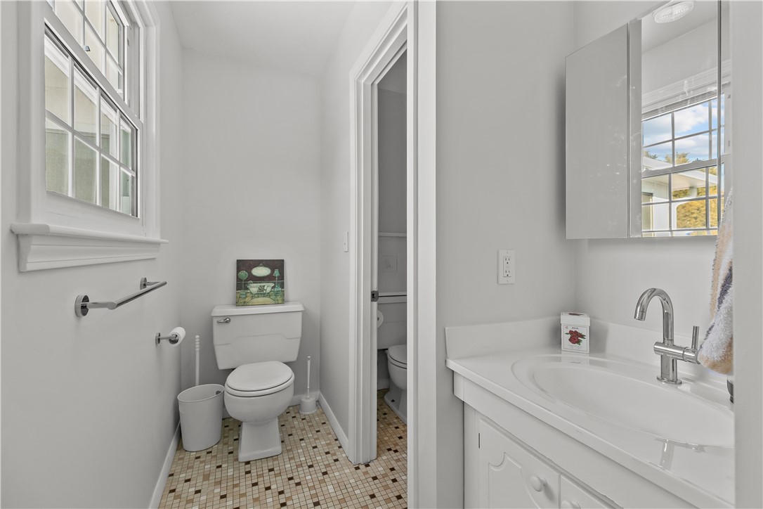 Middletown, Rhode Island 02842, United States, 3 Bedrooms Bedrooms, ,2 BathroomsBathrooms,Residential,Active,13798