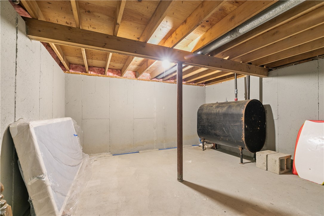 Middletown, Rhode Island 02842, United States, 3 Bedrooms Bedrooms, ,2 BathroomsBathrooms,Residential,Active,13798