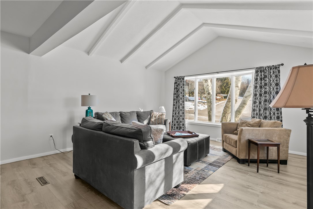 Middletown, Rhode Island 02842, United States, 3 Bedrooms Bedrooms, ,2 BathroomsBathrooms,Residential,Active,13798