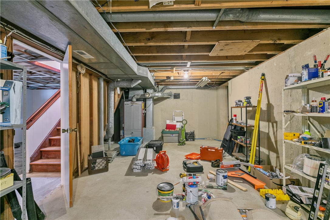 Middletown, Rhode Island 02842, United States, 3 Bedrooms Bedrooms, ,2 BathroomsBathrooms,Residential,Active,13798