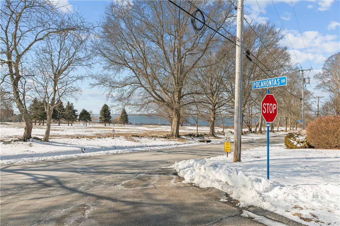 Middletown, Rhode Island 02842, United States, 3 Bedrooms Bedrooms, ,2 BathroomsBathrooms,Residential,Active,13798