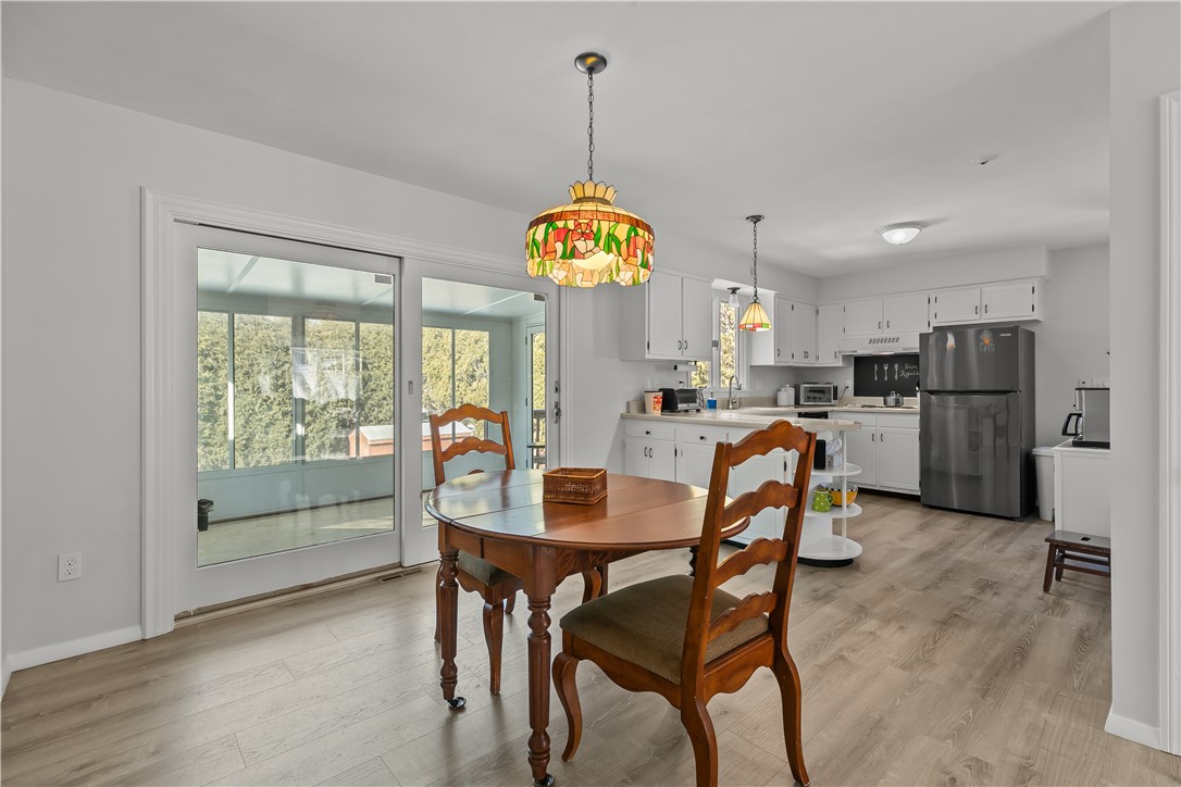 Middletown, Rhode Island 02842, United States, 3 Bedrooms Bedrooms, ,2 BathroomsBathrooms,Residential,Active,13798