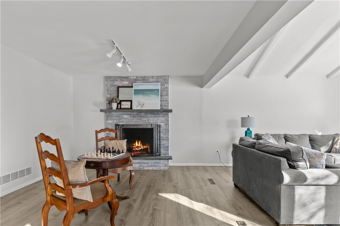 Middletown, Rhode Island 02842, United States, 3 Bedrooms Bedrooms, ,2 BathroomsBathrooms,Residential,Active,13798