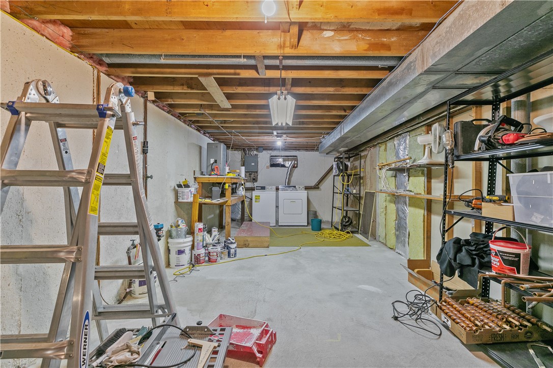 Middletown, Rhode Island 02842, United States, 3 Bedrooms Bedrooms, ,2 BathroomsBathrooms,Residential,Active,13798