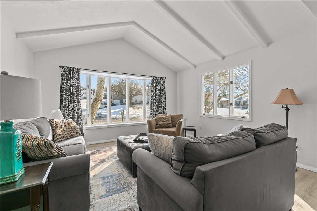 Middletown, Rhode Island 02842, United States, 3 Bedrooms Bedrooms, ,2 BathroomsBathrooms,Residential,Active,13798