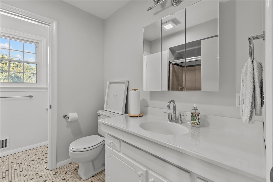 Middletown, Rhode Island 02842, United States, 3 Bedrooms Bedrooms, ,2 BathroomsBathrooms,Residential,Active,13798