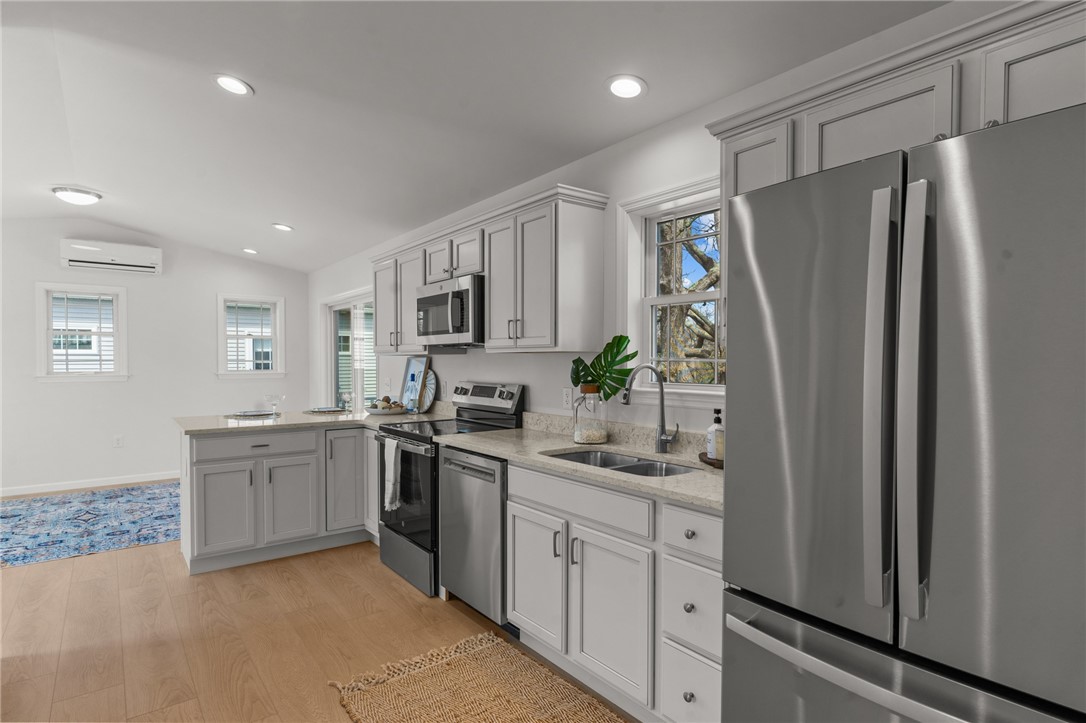 64 Burnside Avenue unit 4