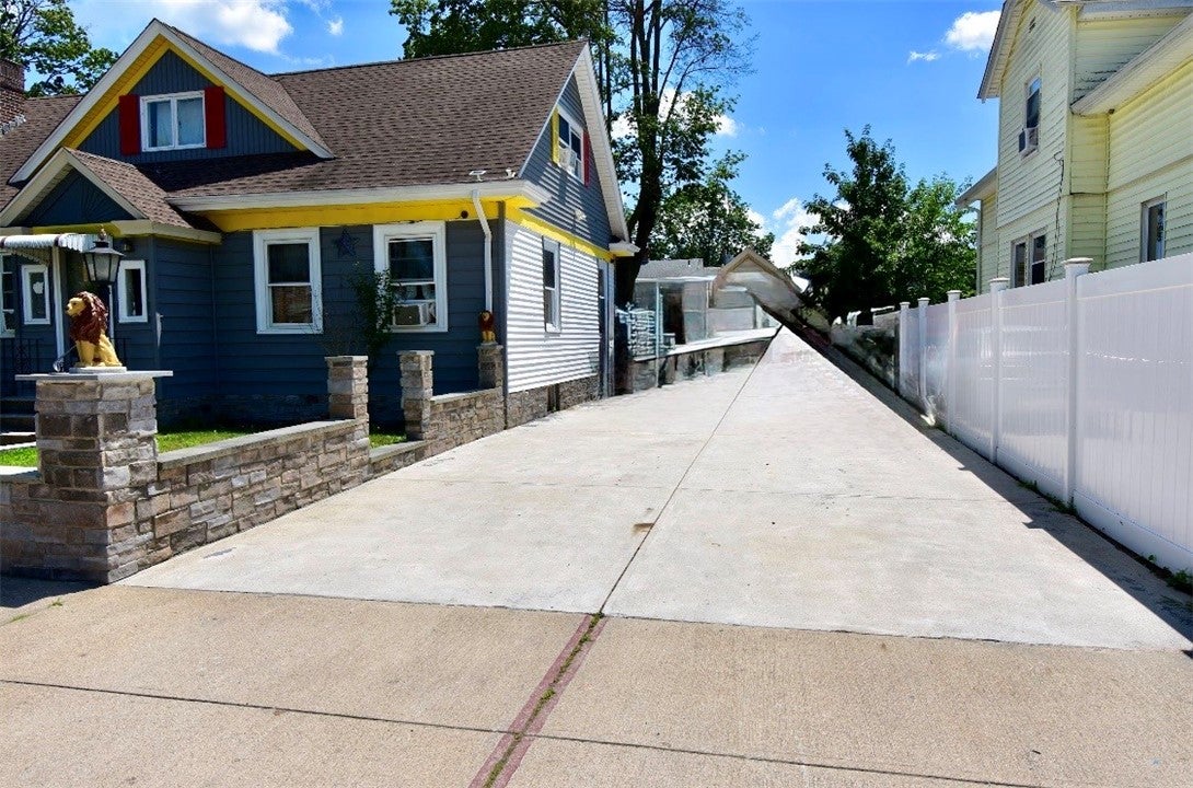 262 West Forest Avenue