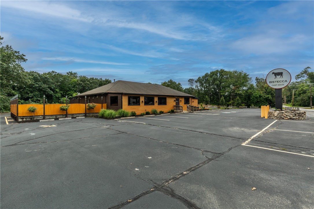 332 Farnum Pike