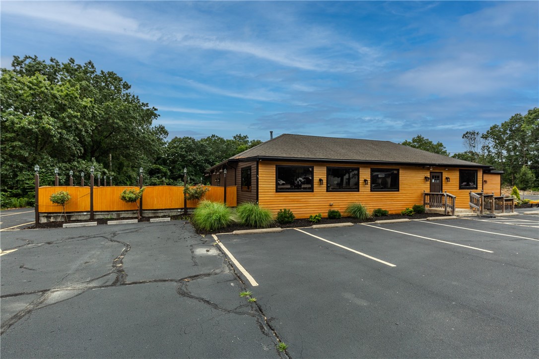 332 Farnum Pike