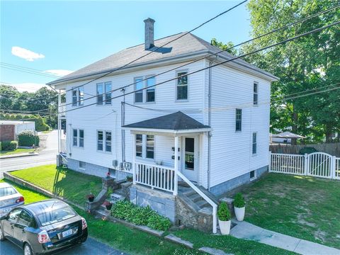 Multi Family in Smithfield RI 291 Waterman Avenue 8.jpg