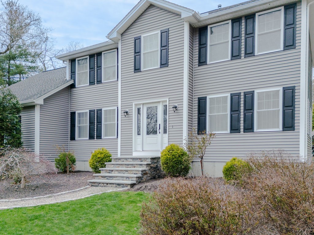 56 Rolling Green Drive