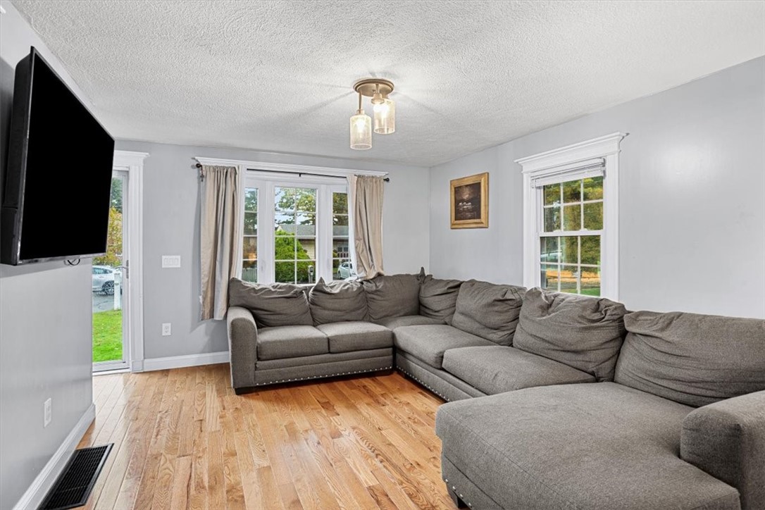 Smithfield, Rhode Island 02917, United States, 3 Bedrooms Bedrooms, ,1 BathroomBathrooms,Residential,Active,232218