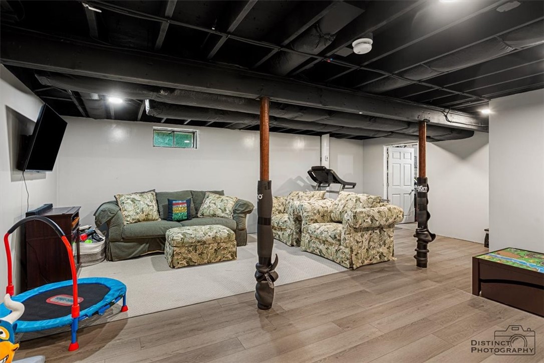 Smithfield, Rhode Island 02917, United States, 3 Bedrooms Bedrooms, ,1 BathroomBathrooms,Residential,Active,232218