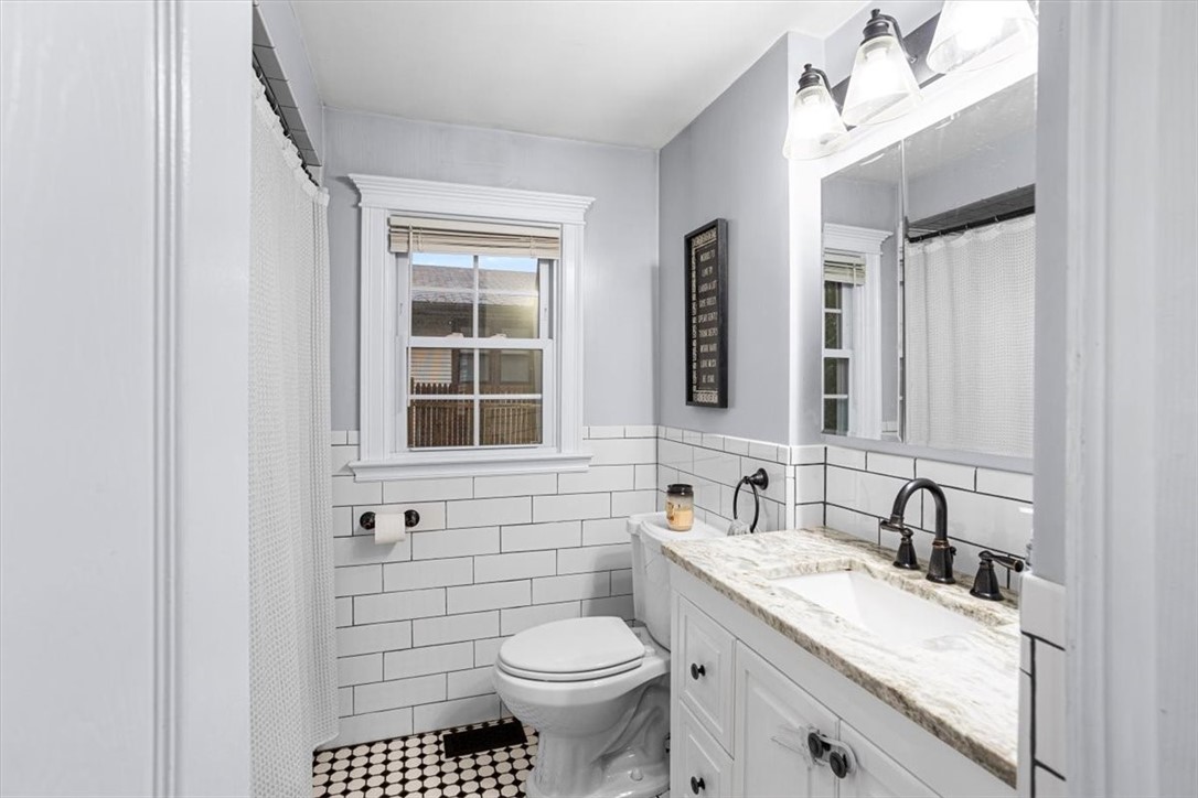 Smithfield, Rhode Island 02917, United States, 3 Bedrooms Bedrooms, ,1 BathroomBathrooms,Residential,Active,232218