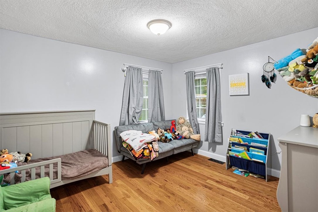 Smithfield, Rhode Island 02917, United States, 3 Bedrooms Bedrooms, ,1 BathroomBathrooms,Residential,Active,232218