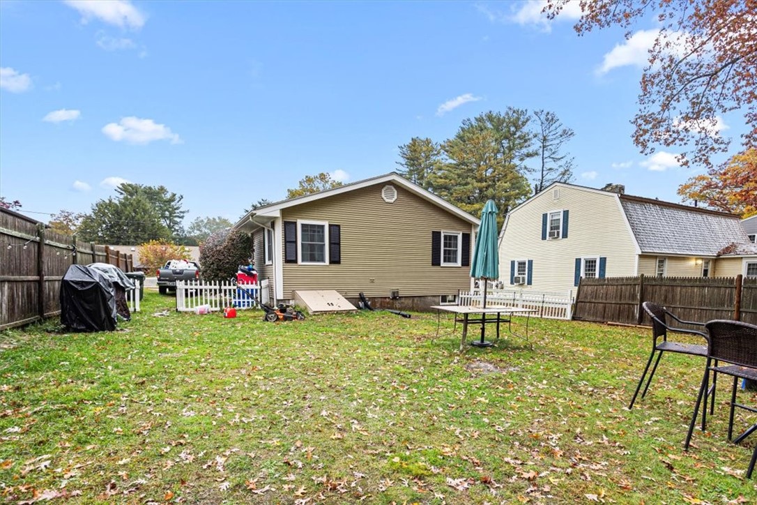 Smithfield, Rhode Island 02917, United States, 3 Bedrooms Bedrooms, ,1 BathroomBathrooms,Residential,Active,232218