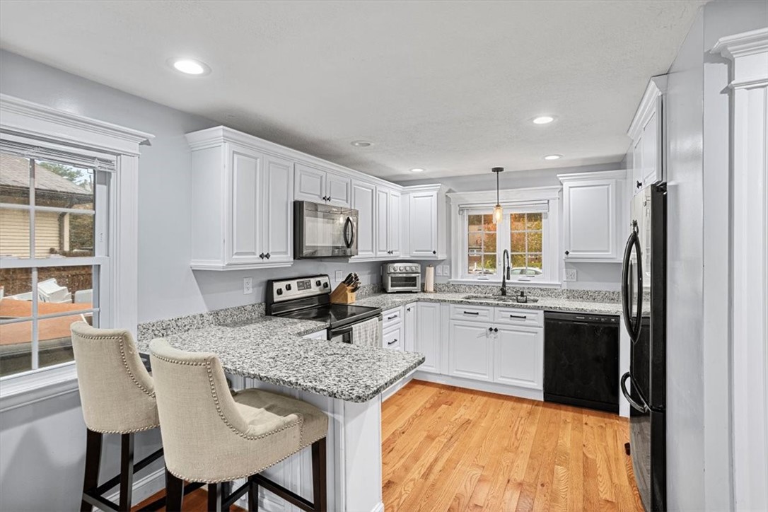 Smithfield, Rhode Island 02917, United States, 3 Bedrooms Bedrooms, ,1 BathroomBathrooms,Residential,Active,232218