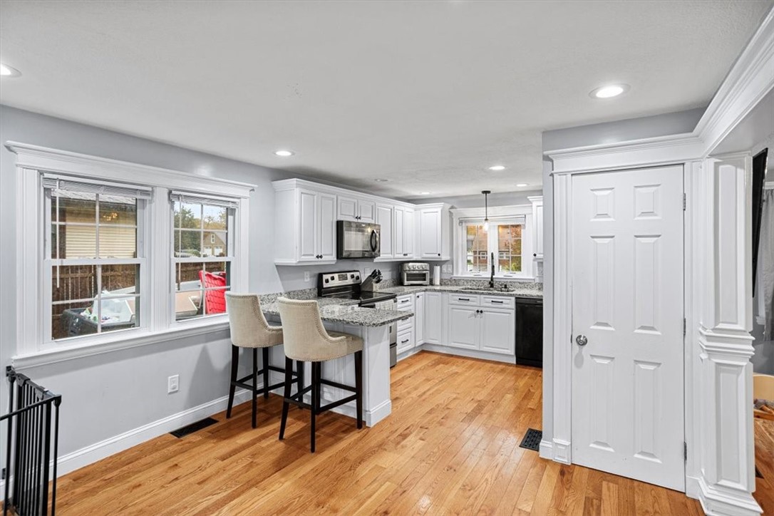 Smithfield, Rhode Island 02917, United States, 3 Bedrooms Bedrooms, ,1 BathroomBathrooms,Residential,Active,232218