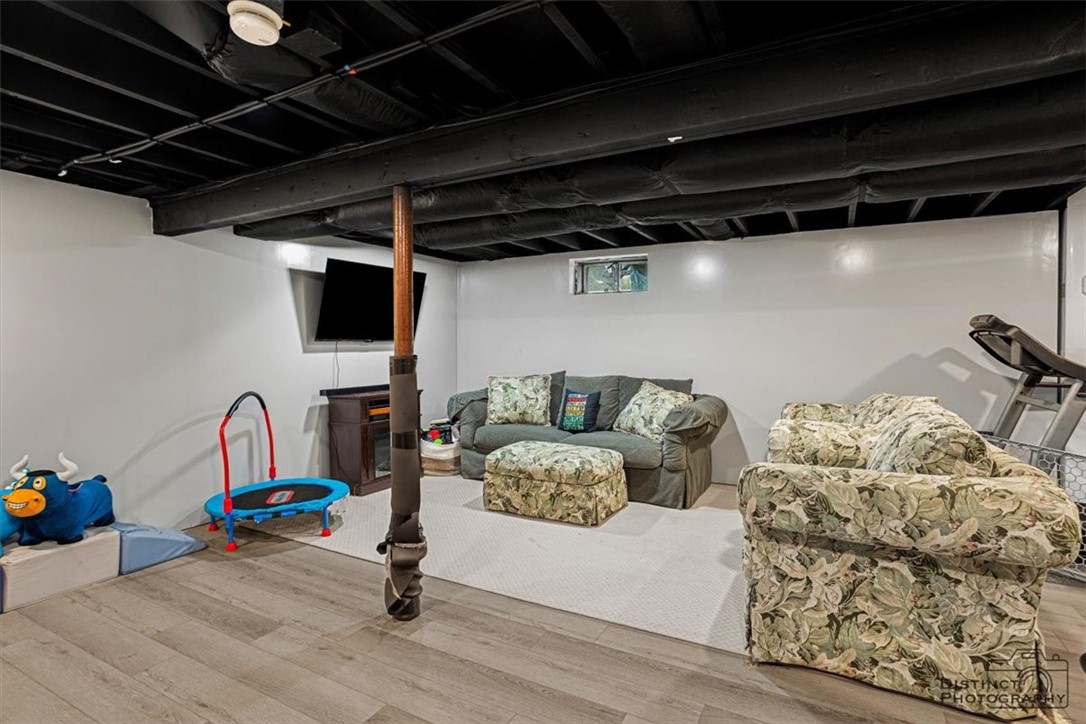 Smithfield, Rhode Island 02917, United States, 3 Bedrooms Bedrooms, ,1 BathroomBathrooms,Residential,Active,232218