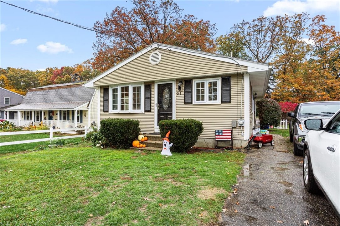 Smithfield, Rhode Island 02917, United States, 3 Bedrooms Bedrooms, ,1 BathroomBathrooms,Residential,Active,232218