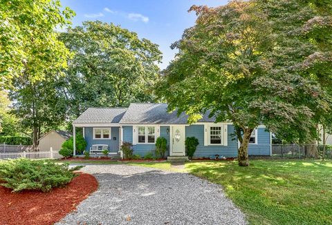3 Kenmore Court Barrington RI 02806