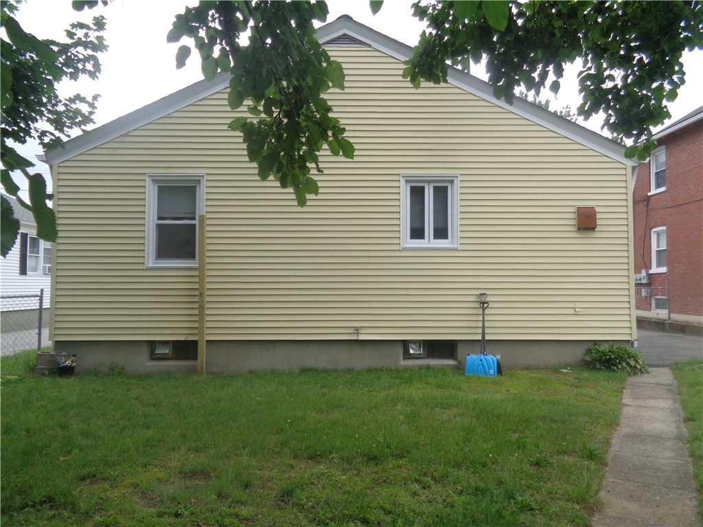 18 DICKINSON Avenue