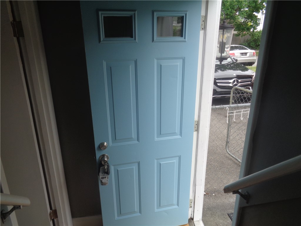 18 DICKINSON Avenue