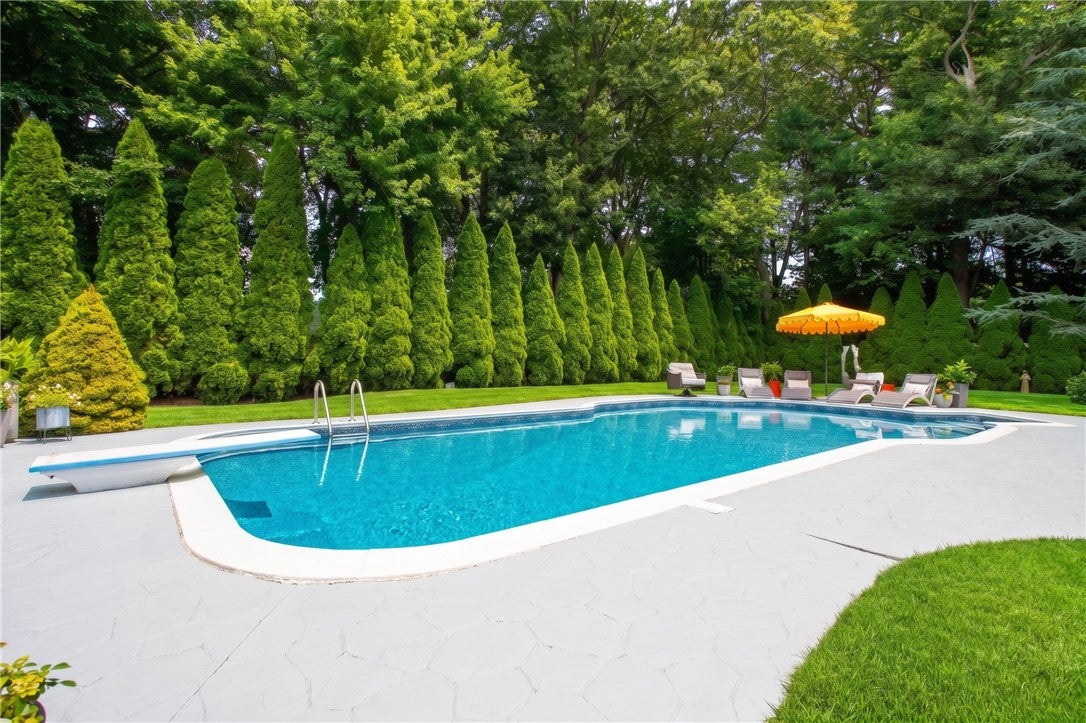 205 Holly Hills Lane