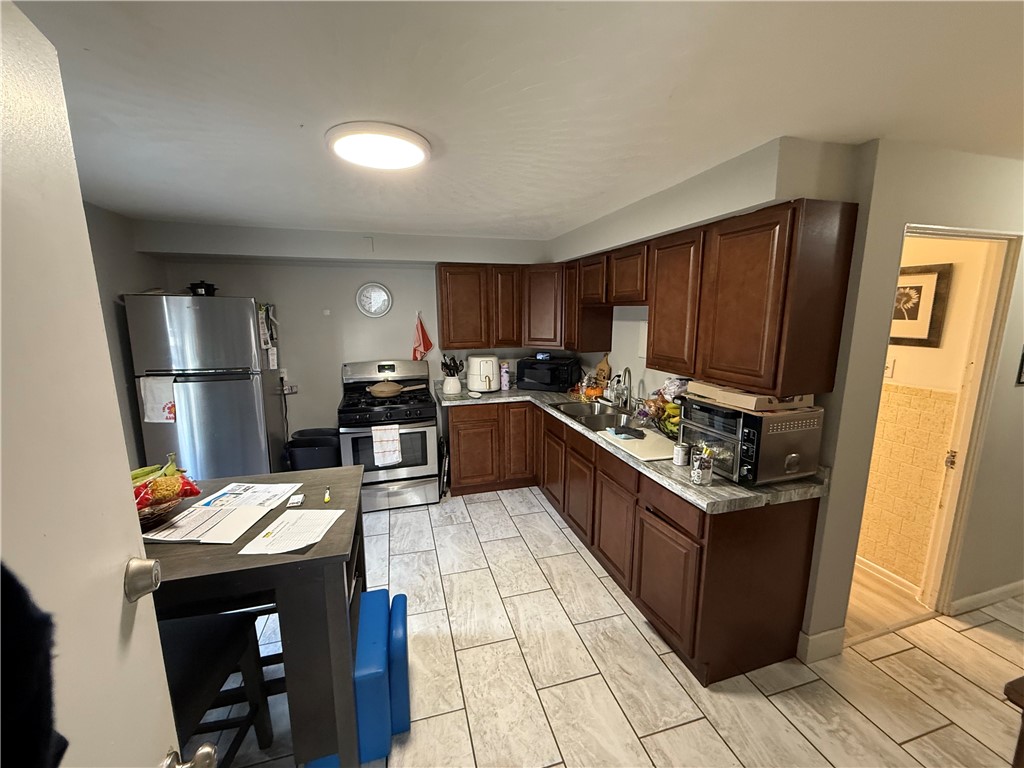 595 Main Street South