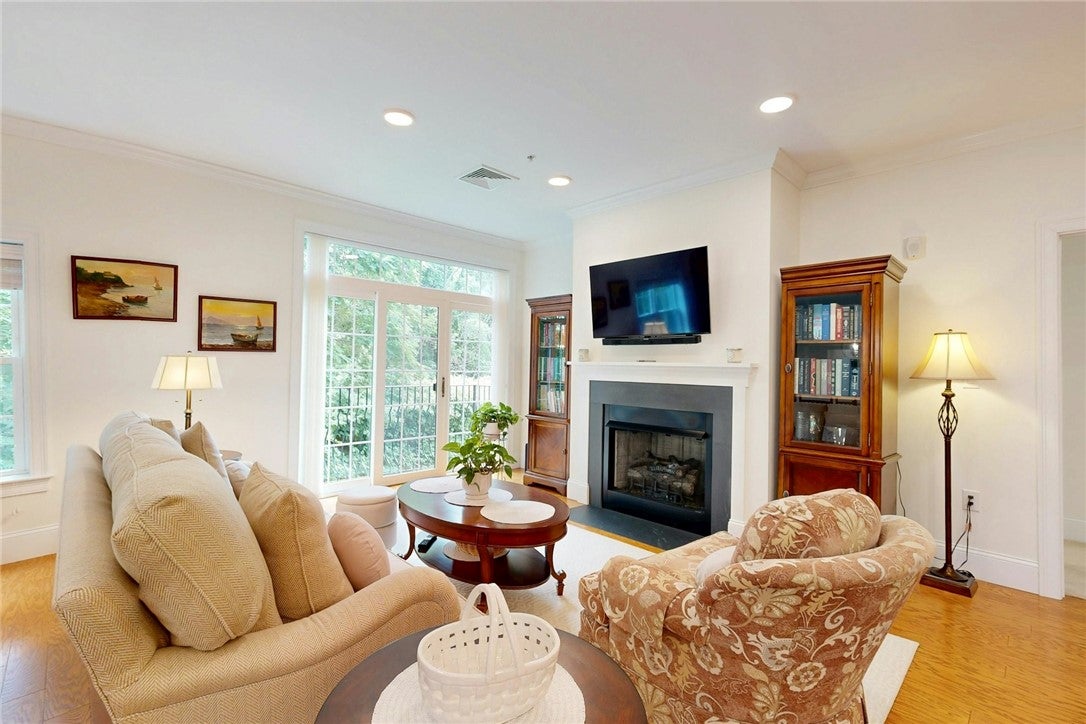 1404 South County Trail 203