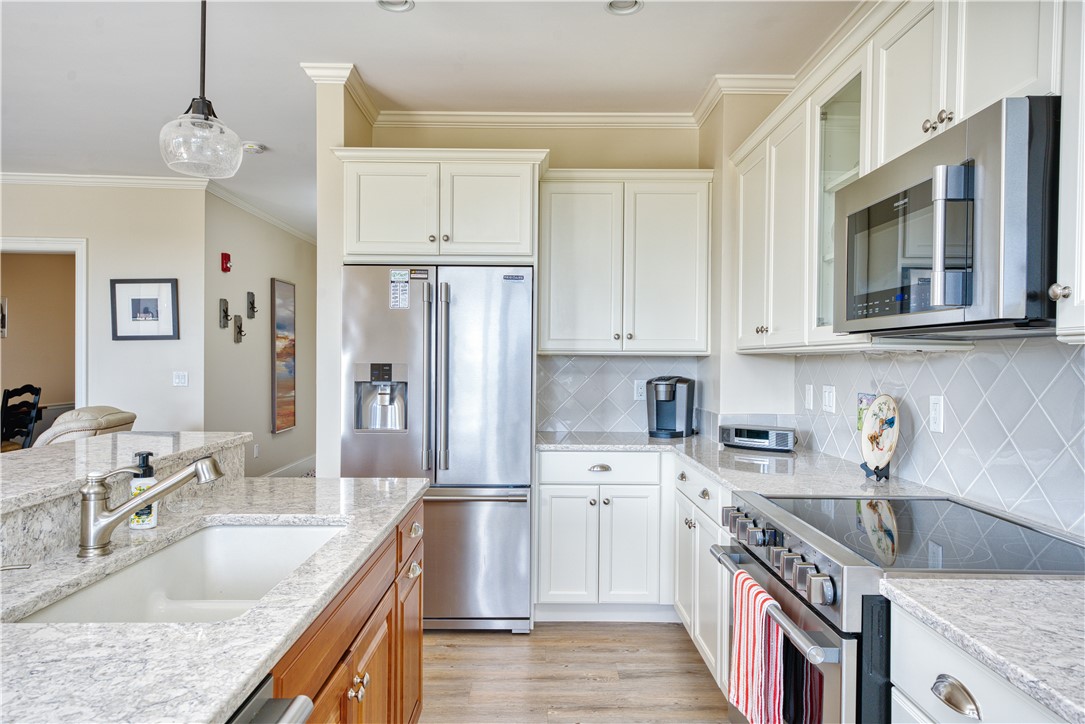 9 Compass Way 202