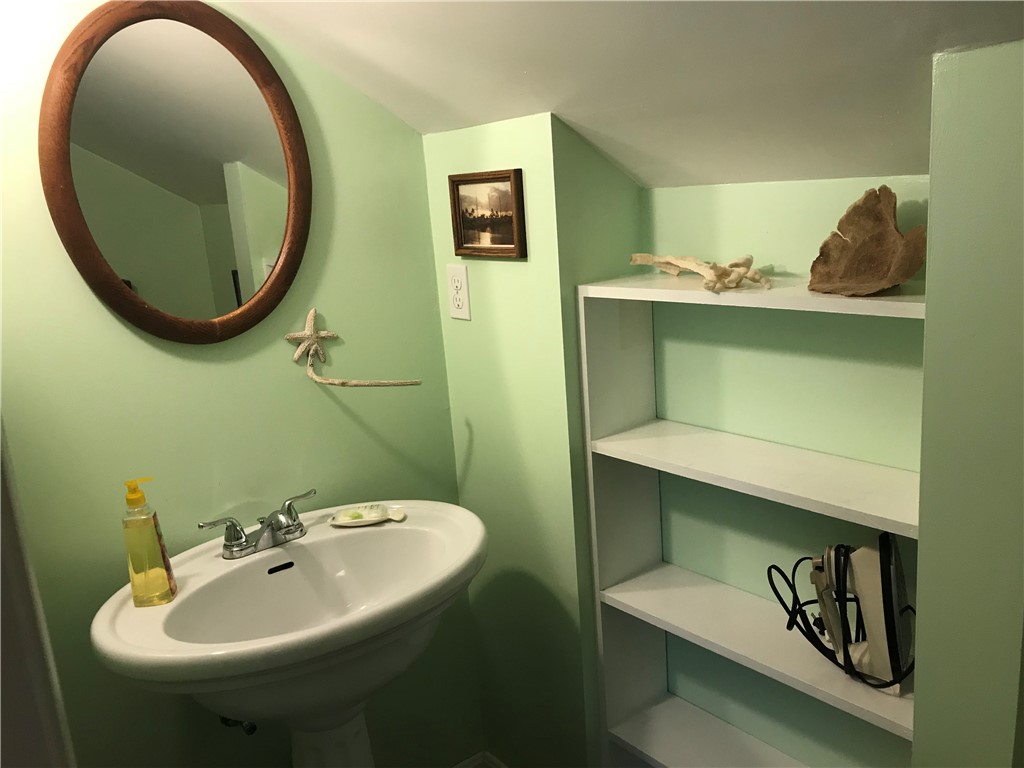 Newport, Rhode Island 02840, United States, 2 Bedrooms Bedrooms, ,2 BathroomsBathrooms,Residential,Active,157213