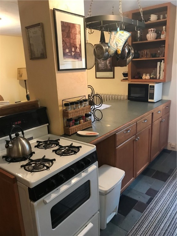 Newport, Rhode Island 02840, United States, 2 Bedrooms Bedrooms, ,2 BathroomsBathrooms,Residential,Active,157213