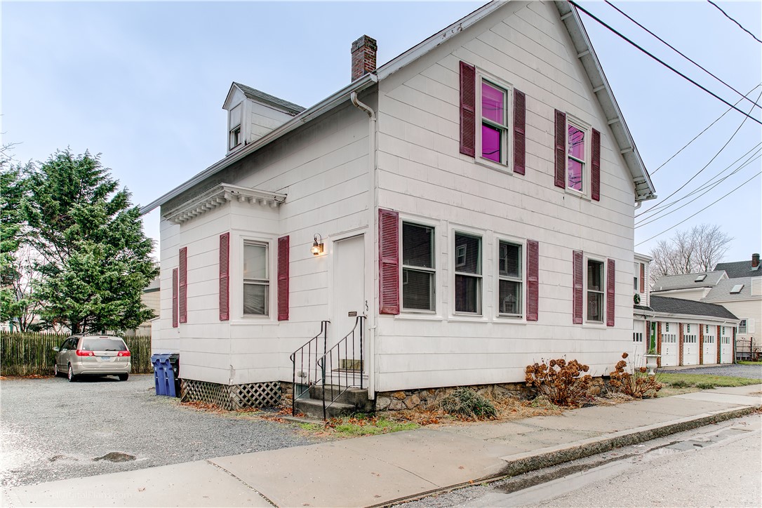 Newport, Rhode Island 02840, United States, 2 Bedrooms Bedrooms, ,1 BathroomBathrooms,Residential,Active,19178