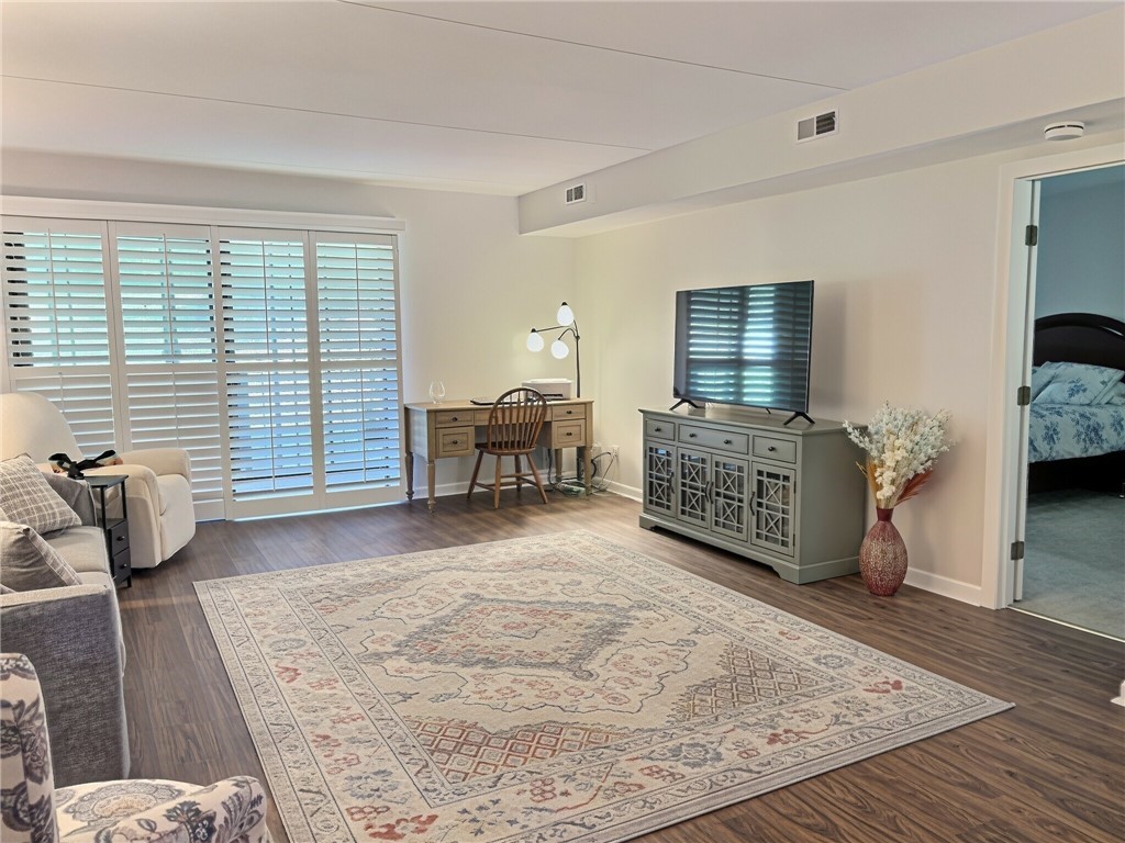 650 East Greenwich Avenue 7109