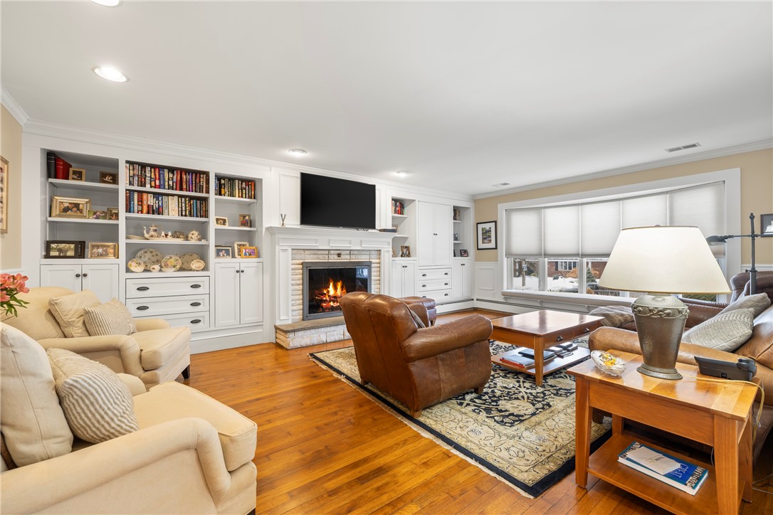 214 Meshanticut Valley Parkway