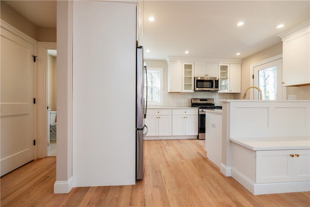 South Kingstown, Rhode Island 02879, United States, 2 Bedrooms Bedrooms, ,2 BathroomsBathrooms,Residential,Pending,251356