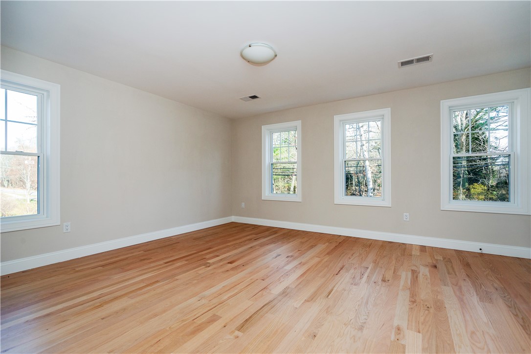 South Kingstown, Rhode Island 02879, United States, 2 Bedrooms Bedrooms, ,2 BathroomsBathrooms,Residential,Pending,251356