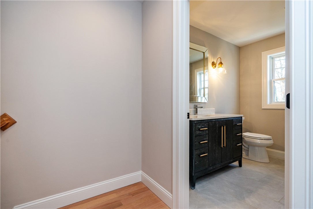 South Kingstown, Rhode Island 02879, United States, 2 Bedrooms Bedrooms, ,2 BathroomsBathrooms,Residential,Pending,251356