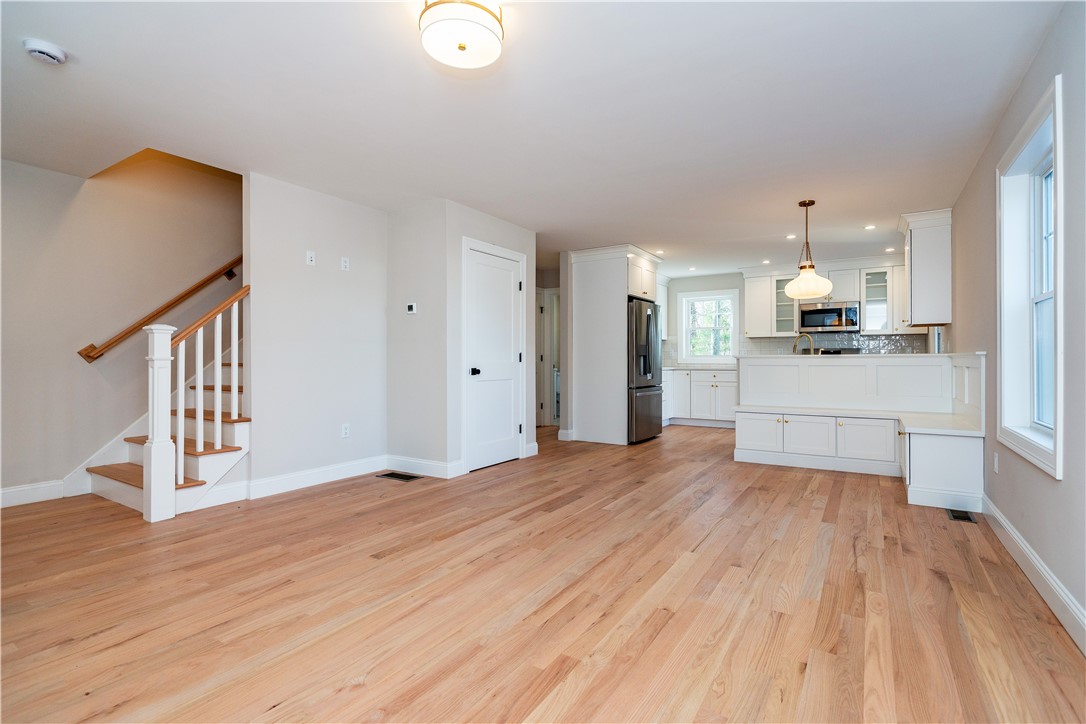 South Kingstown, Rhode Island 02879, United States, 2 Bedrooms Bedrooms, ,2 BathroomsBathrooms,Residential,Pending,251356