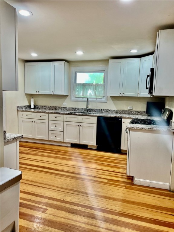 North Providence, Rhode Island 02911, United States, 3 Bedrooms Bedrooms, ,2 BathroomsBathrooms,Residential,Active,161031