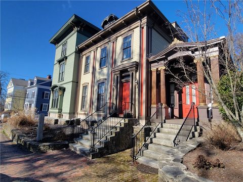 92 Pelham Street 3 Newport RI 02840