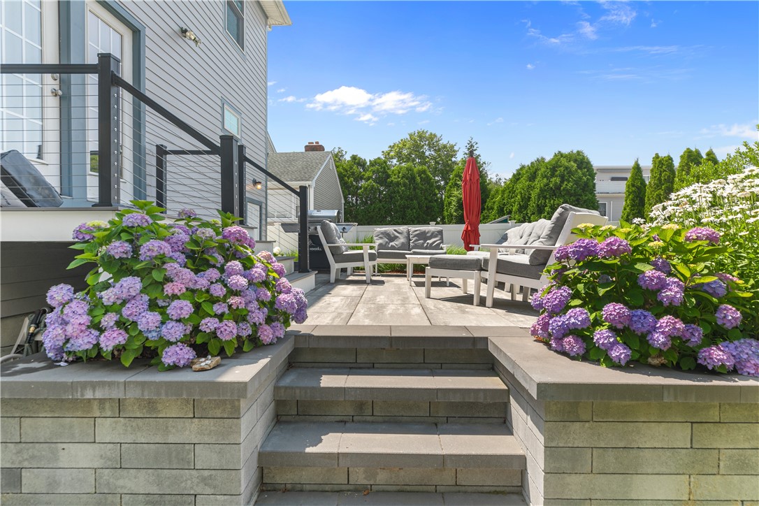 Newport, Rhode Island 02840, United States, 4 Bedrooms Bedrooms, ,2 BathroomsBathrooms,Residential,Active,207554