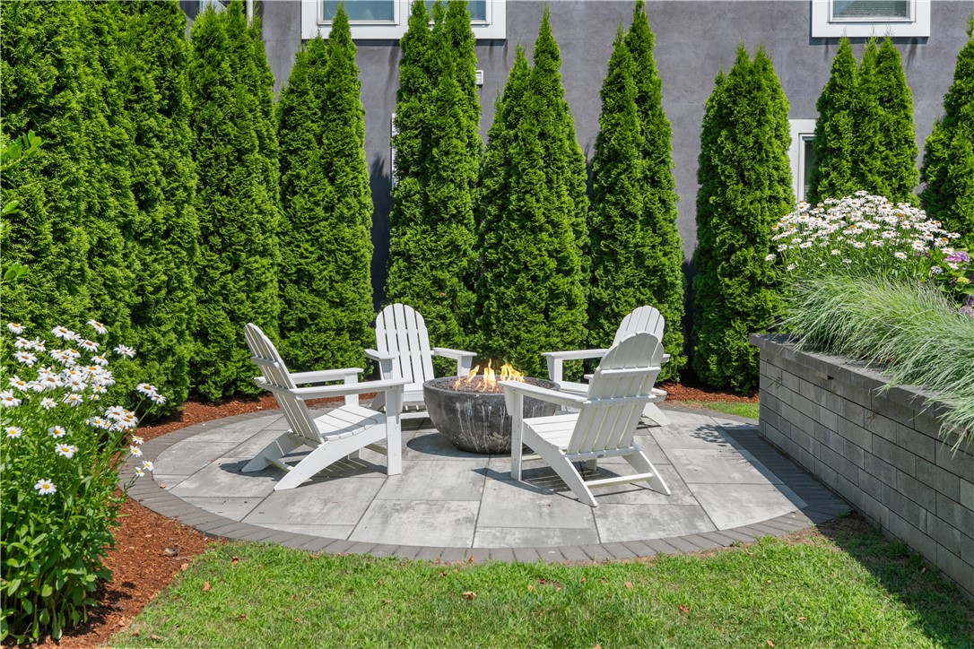 Newport, Rhode Island 02840, United States, 4 Bedrooms Bedrooms, ,2 BathroomsBathrooms,Residential,Active,207554