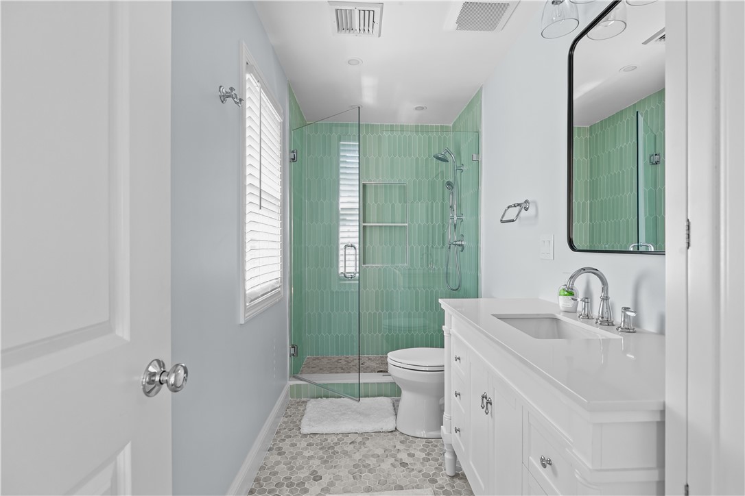 Newport, Rhode Island 02840, United States, 4 Bedrooms Bedrooms, ,2 BathroomsBathrooms,Residential,Active,207554